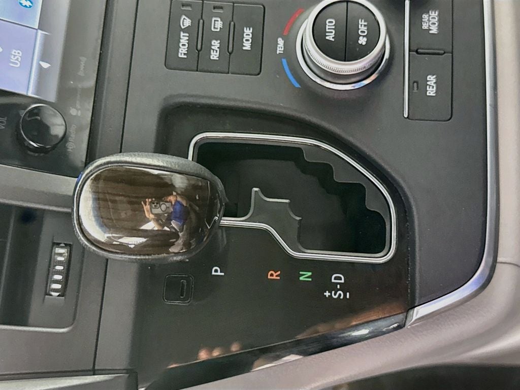 2017 Toyota Sienna XLE 8 Passenger