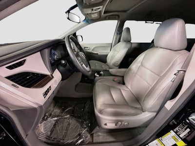 2017 Toyota Sienna XLE 8 Passenger