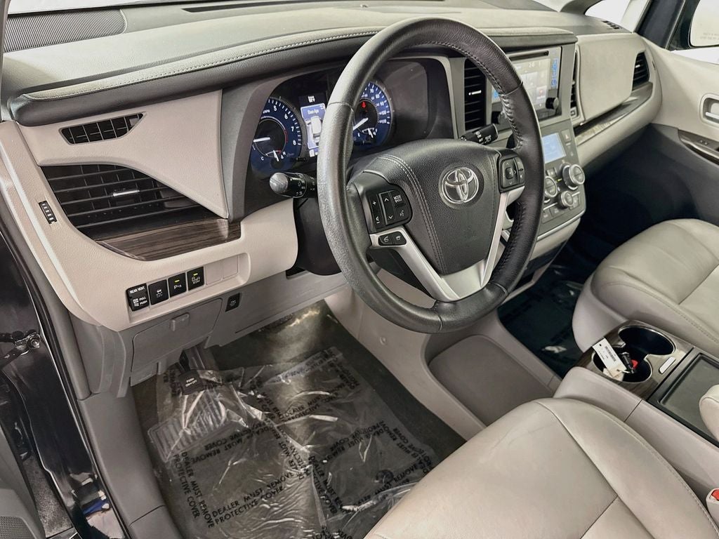 2017 Toyota Sienna XLE 8 Passenger