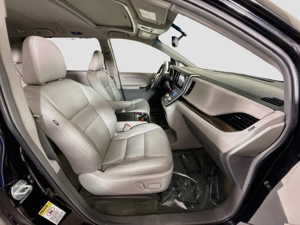 2017 Toyota Sienna XLE 8 Passenger