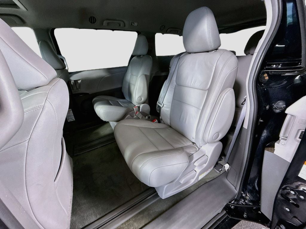 2017 Toyota Sienna XLE 8 Passenger