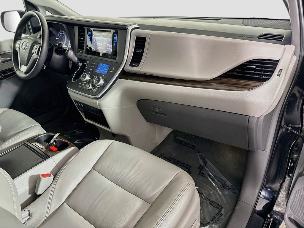 2017 Toyota Sienna XLE 8 Passenger