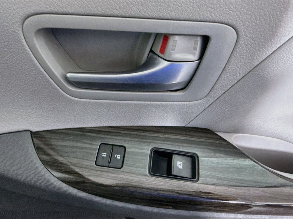 2017 Toyota Sienna XLE 8 Passenger