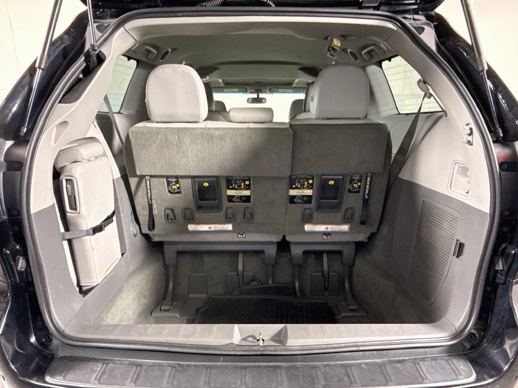 2017 Toyota Sienna XLE 8 Passenger