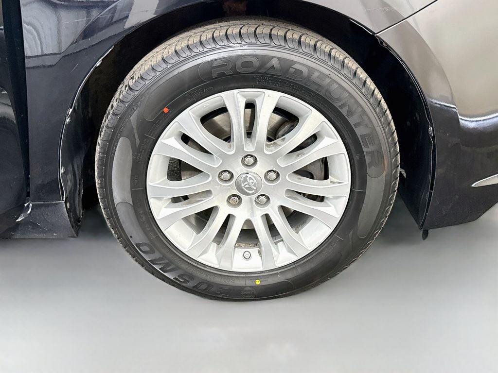 2017 Toyota Sienna XLE 8 Passenger