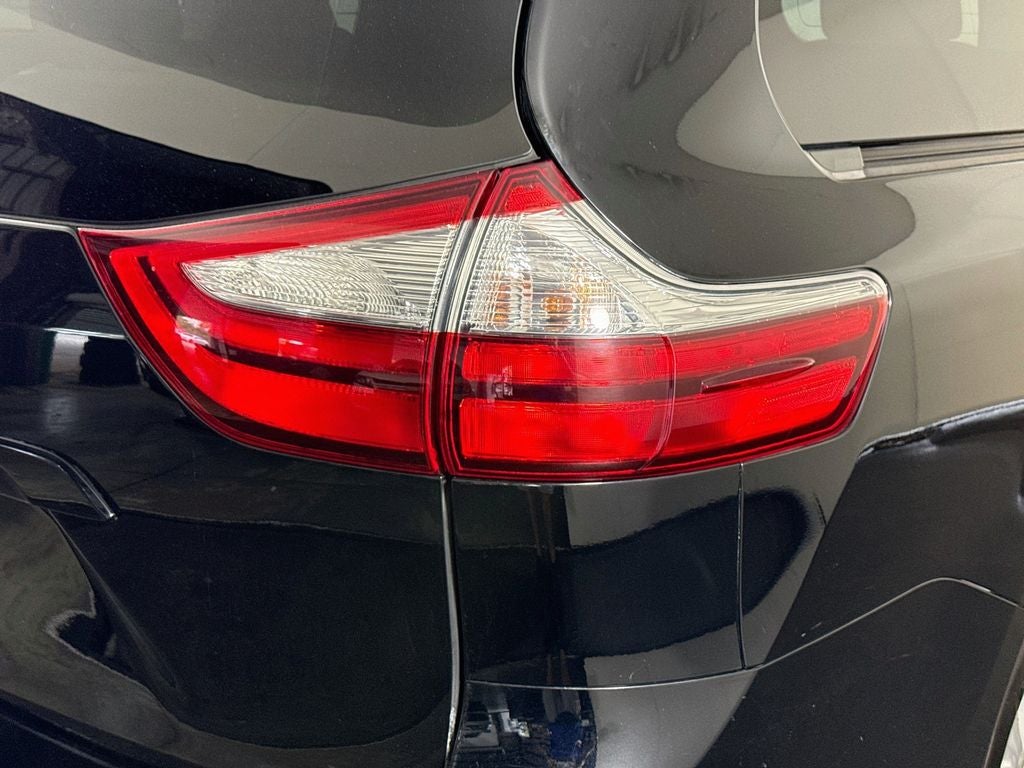 2017 Toyota Sienna XLE 8 Passenger