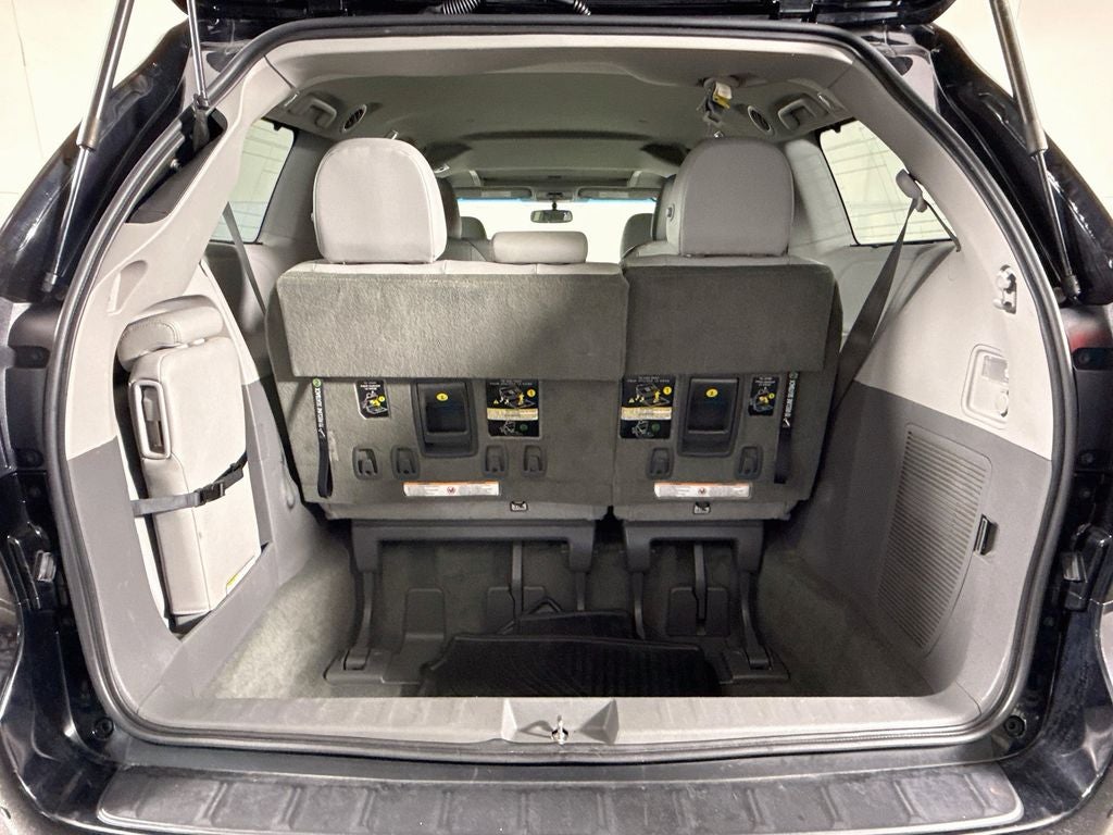 2017 Toyota Sienna XLE 8 Passenger