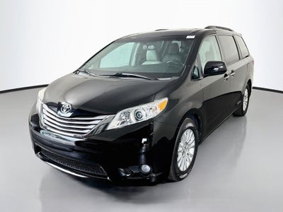 2017 Toyota Sienna XLE 8 Passenger