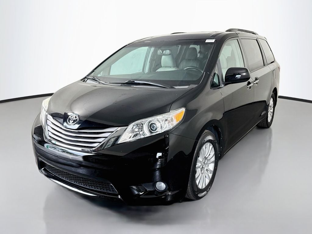 2017 Toyota Sienna XLE 8 Passenger