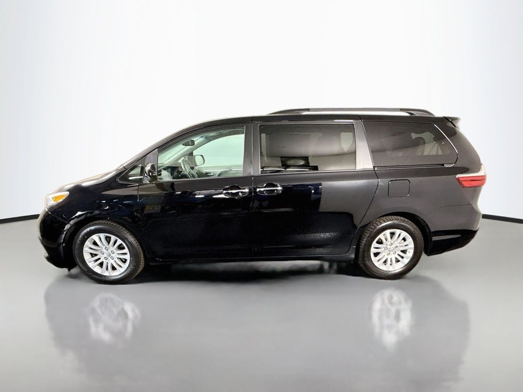 2017 Toyota Sienna XLE 8 Passenger