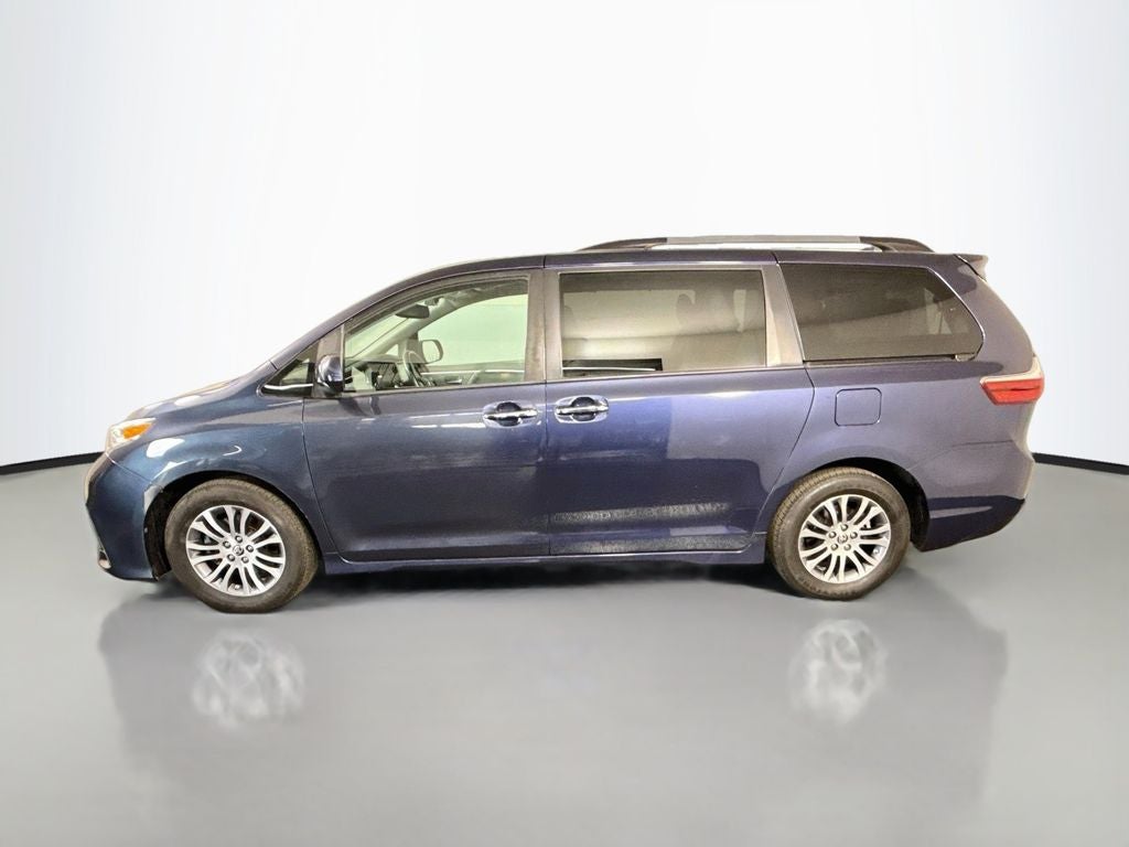 2020 Toyota Sienna XLE 8 Passenger