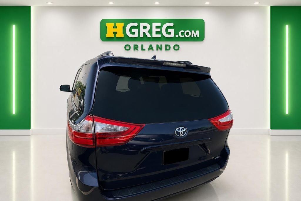 2020 Toyota Sienna XLE 8 Passenger