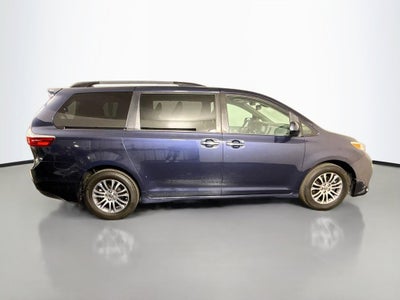 2020 Toyota Sienna XLE 8 Passenger