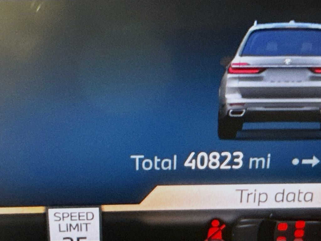2025 BMW X7 xDrive40i