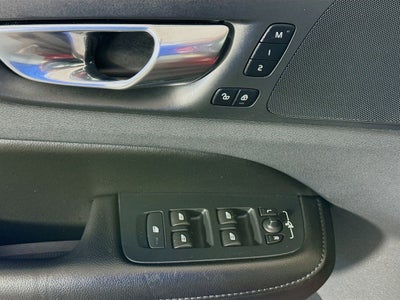 2023 Volvo S60 B5 Core Dark Theme