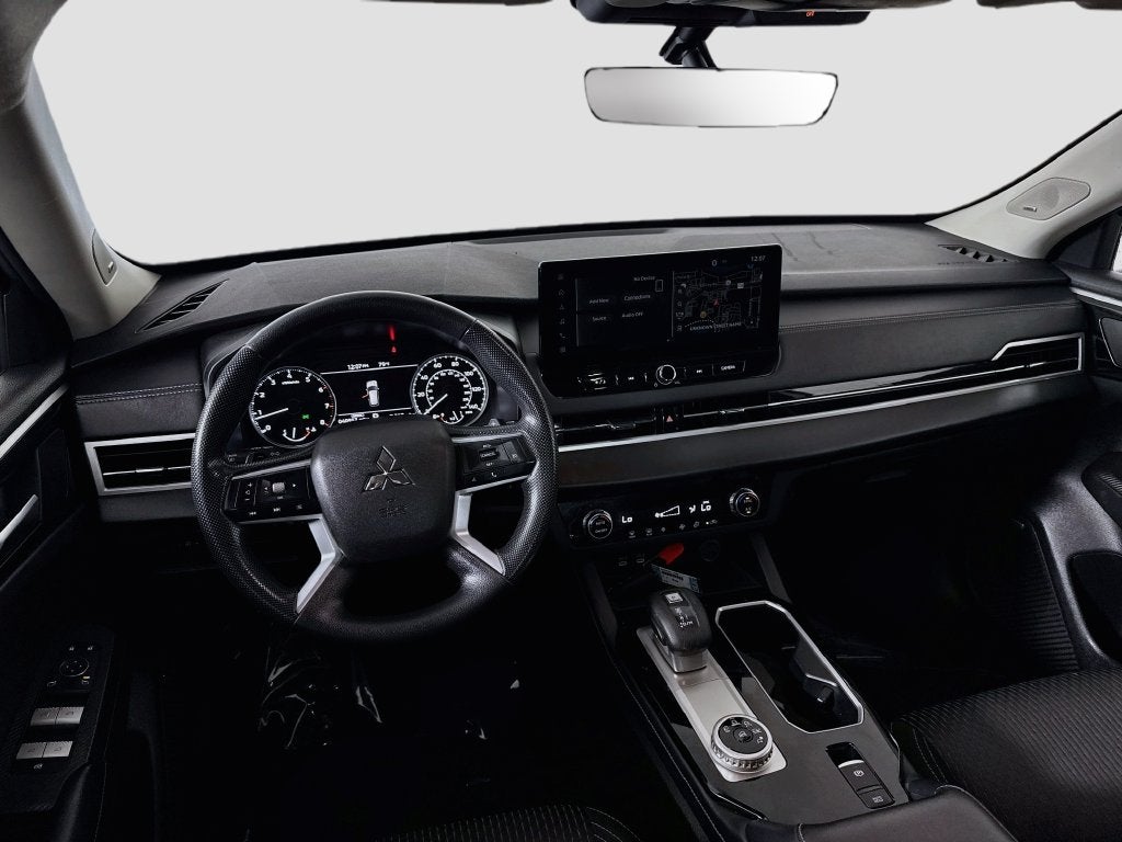 2025 Mitsubishi Outlander ES