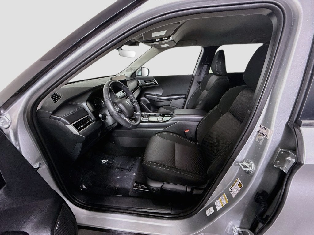 2025 Mitsubishi Outlander ES