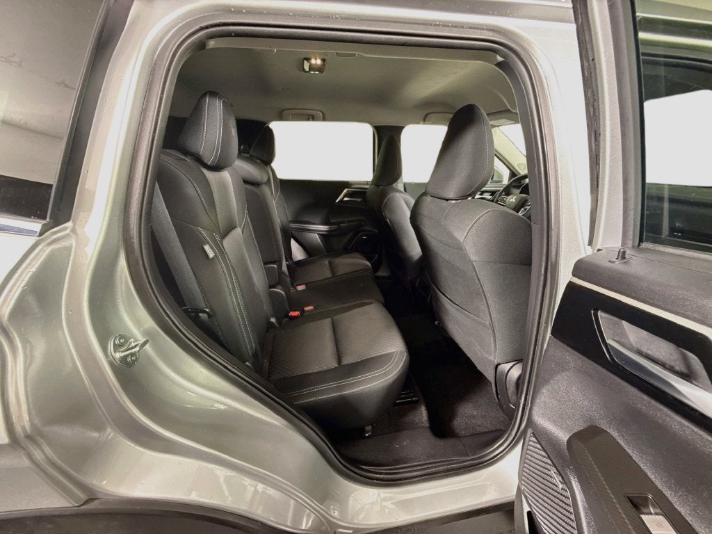 2025 Mitsubishi Outlander ES