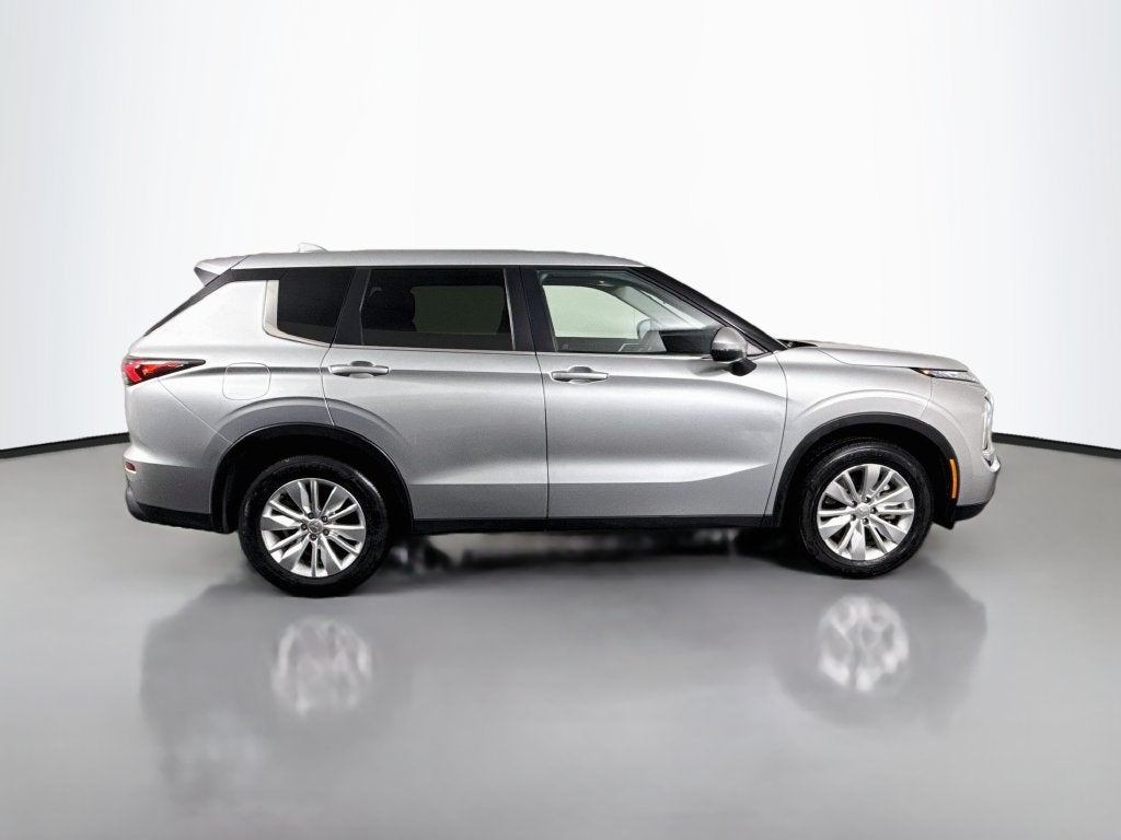 2025 Mitsubishi Outlander ES