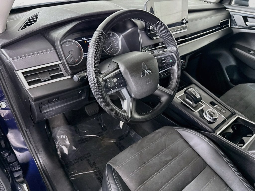 2023 Mitsubishi Outlander SE