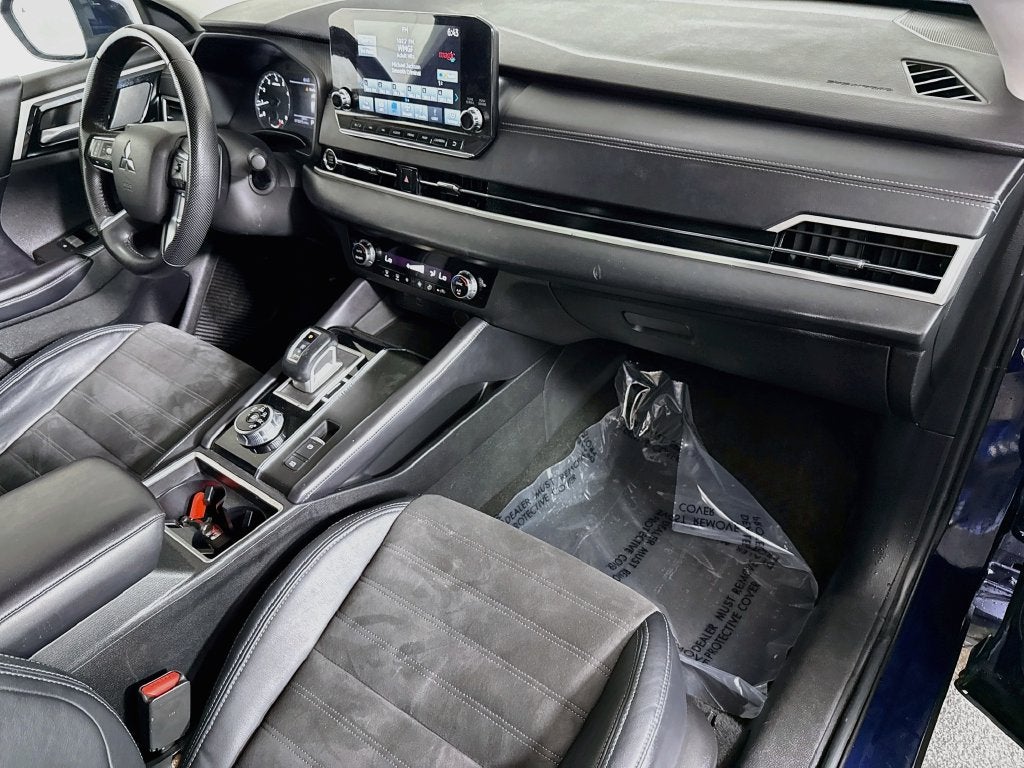 2023 Mitsubishi Outlander SE