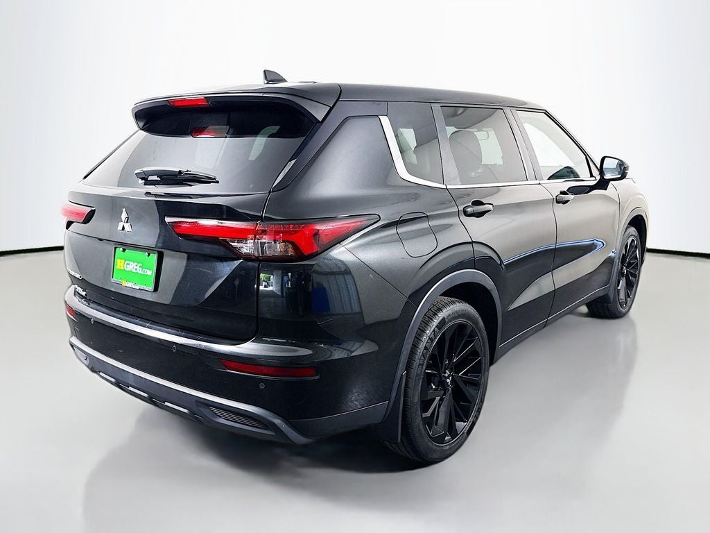 2022 Mitsubishi Outlander ES