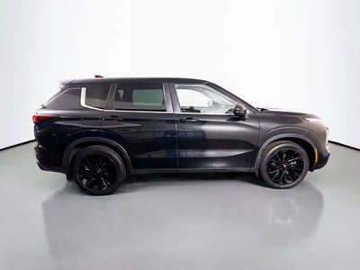 2022 Mitsubishi Outlander ES