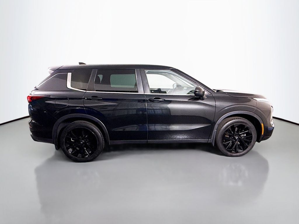 2022 Mitsubishi Outlander ES