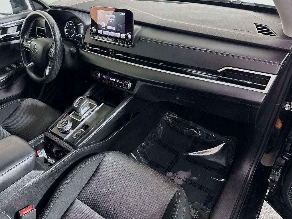 2022 Mitsubishi Outlander ES