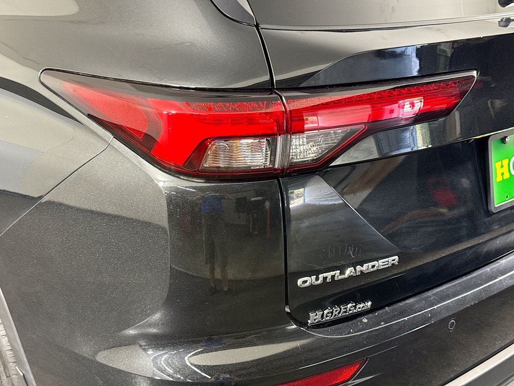 2022 Mitsubishi Outlander ES