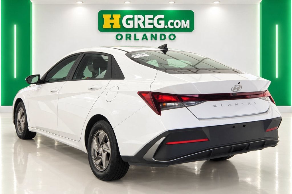 2024 Hyundai Elantra SE