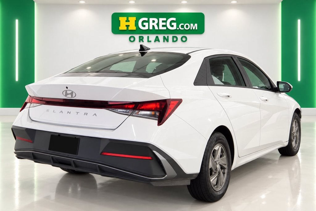 2024 Hyundai Elantra SE