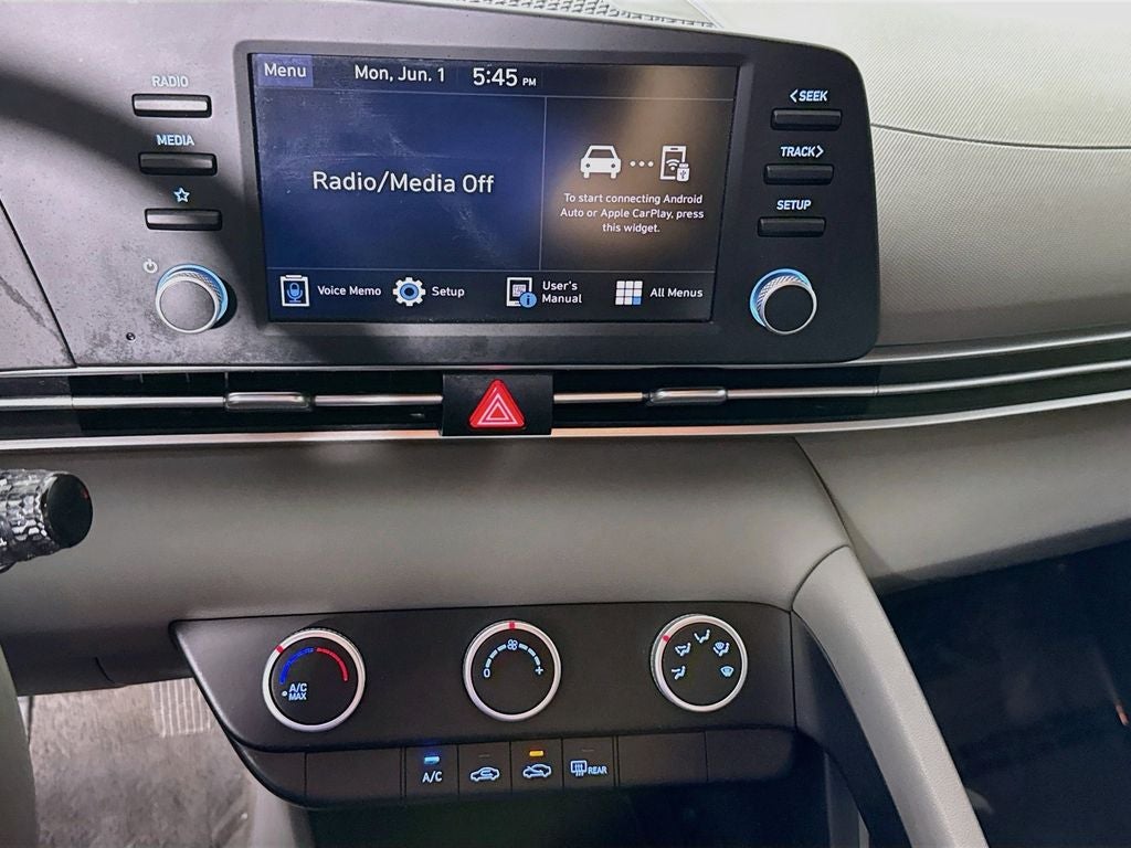 2024 Hyundai Elantra SE
