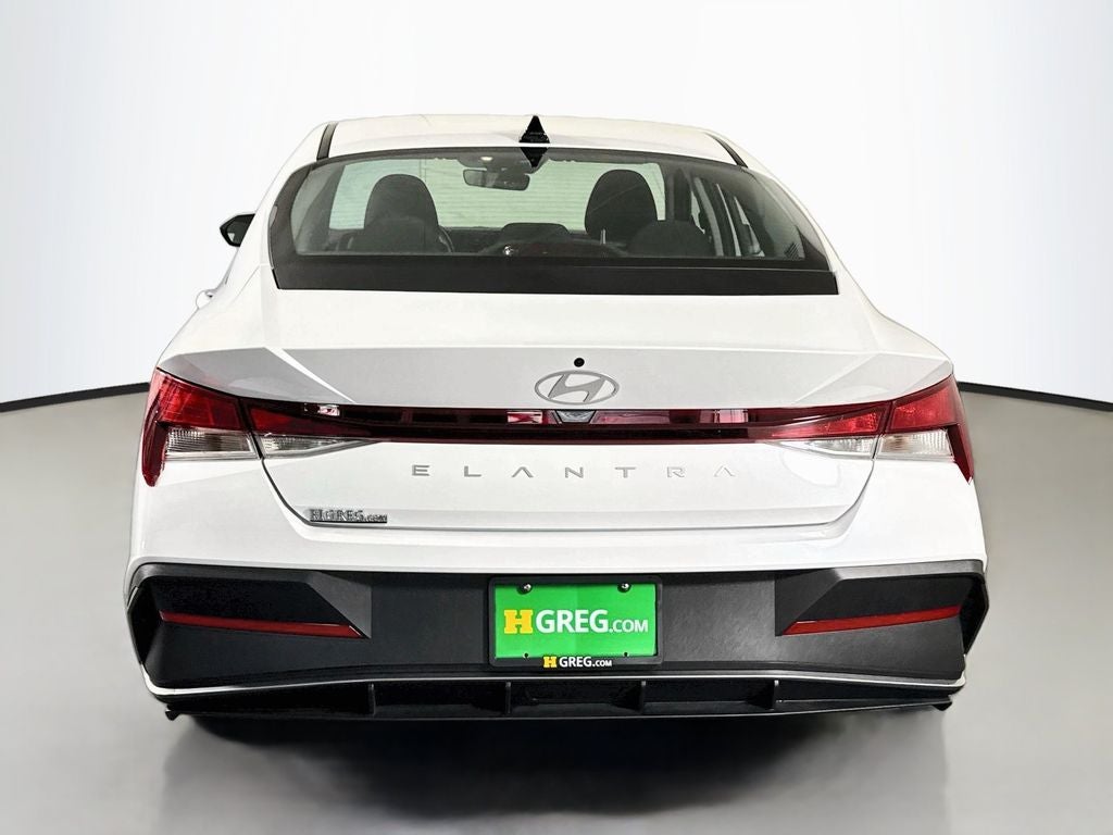 2025 Hyundai Elantra SE