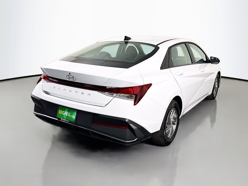 2025 Hyundai Elantra SE