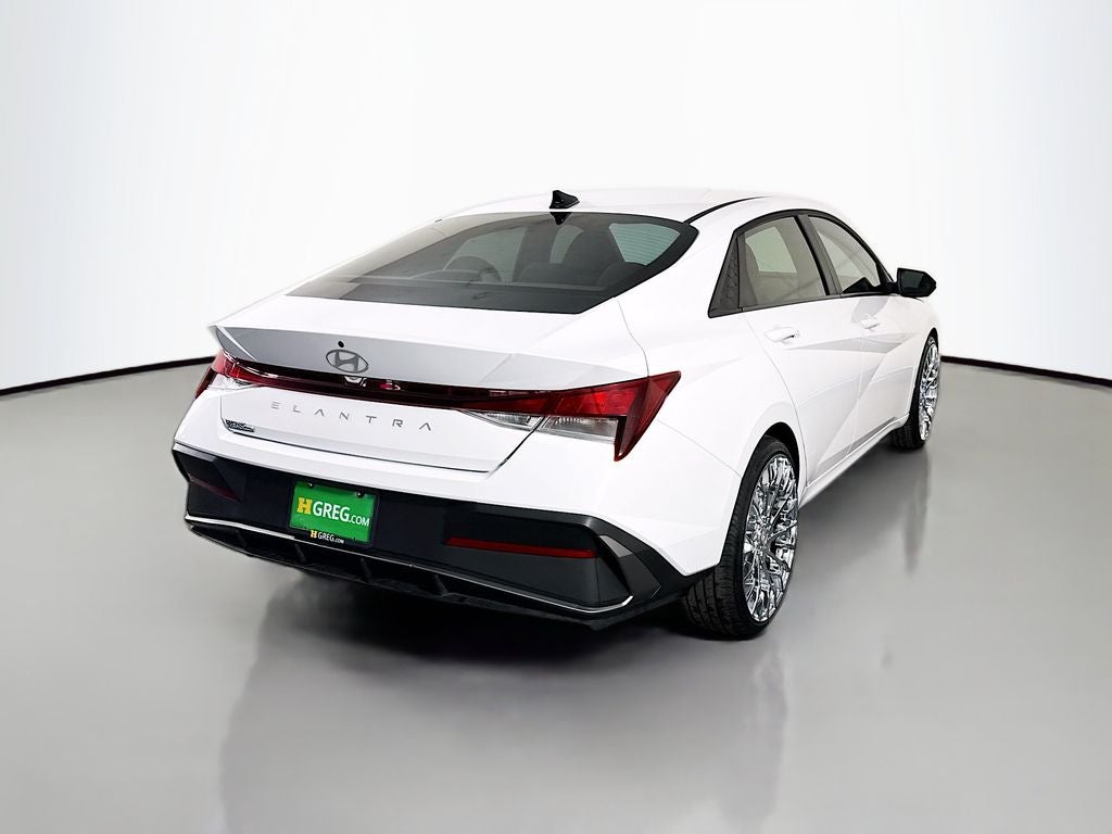 2025 Hyundai Elantra SE
