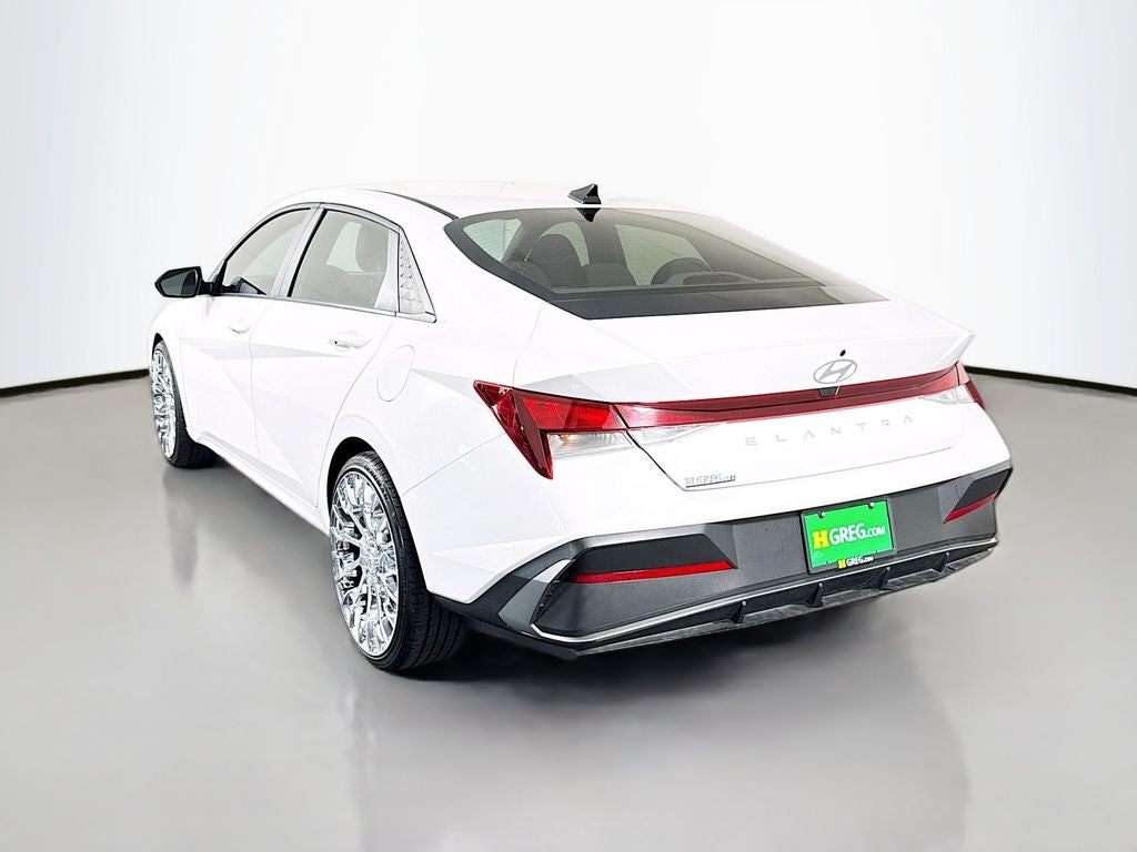 2025 Hyundai Elantra SE