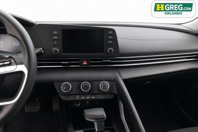 2024 Hyundai Elantra SE
