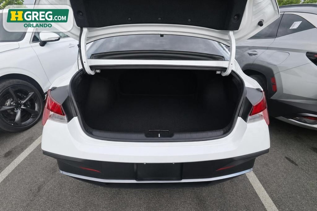 2024 Hyundai Elantra SE