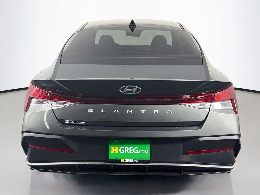 2025 Hyundai Elantra SE