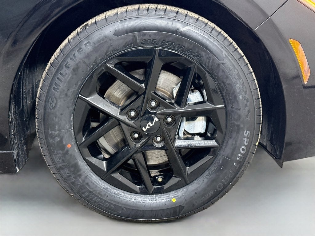 2025 Kia K5 LXS