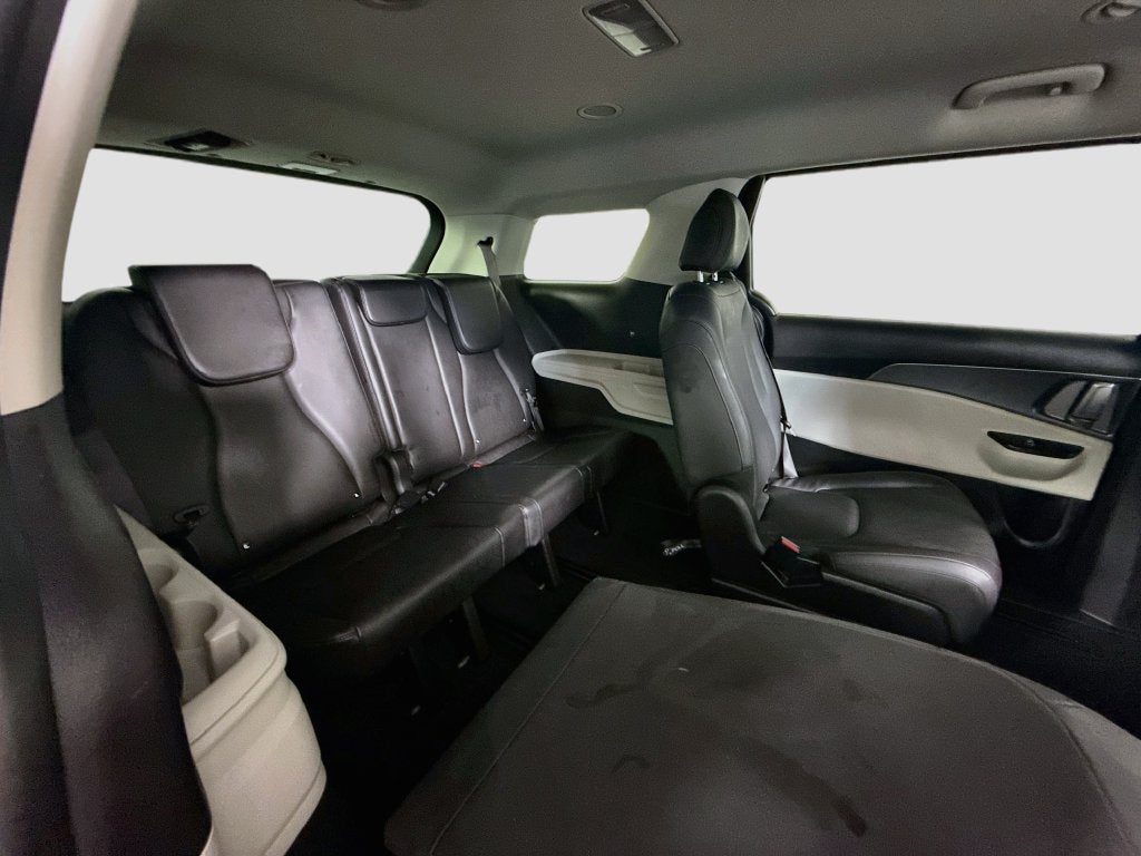 2024 Kia Carnival LX