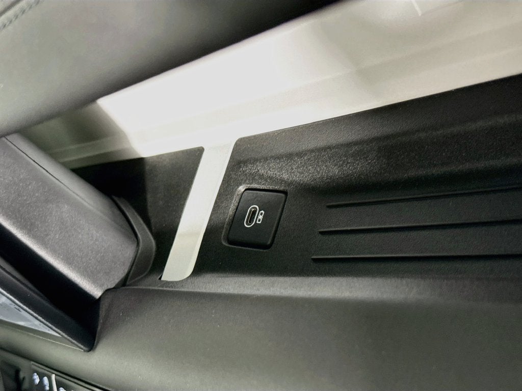 2025 Land Rover Defender 110 S