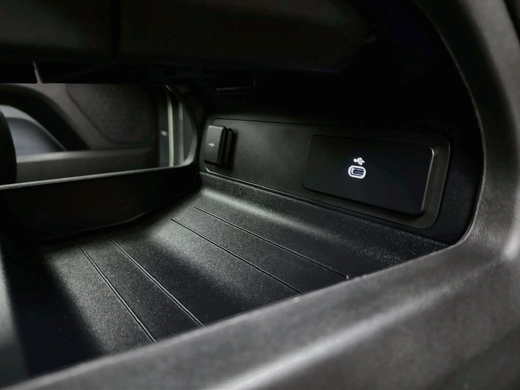 2025 Land Rover Defender 110 S