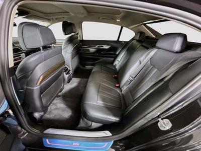 2022 BMW 7 Series 740i