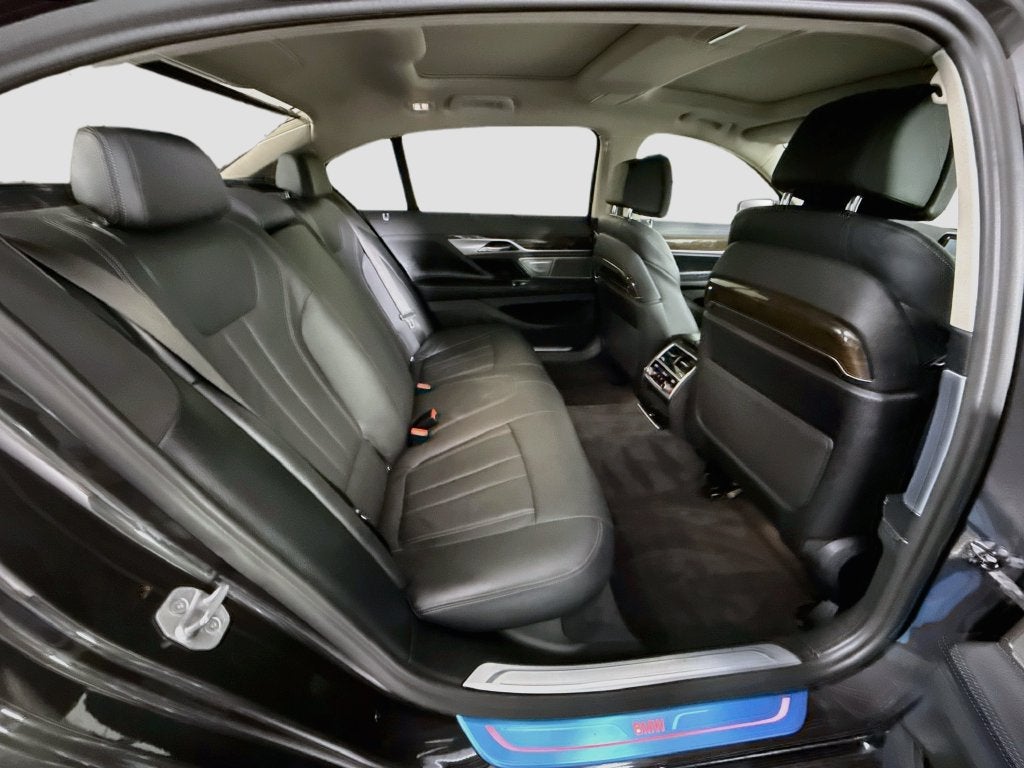 2022 BMW 7 Series 740i