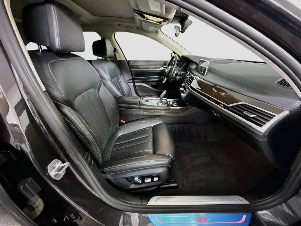 2022 BMW 7 Series 740i