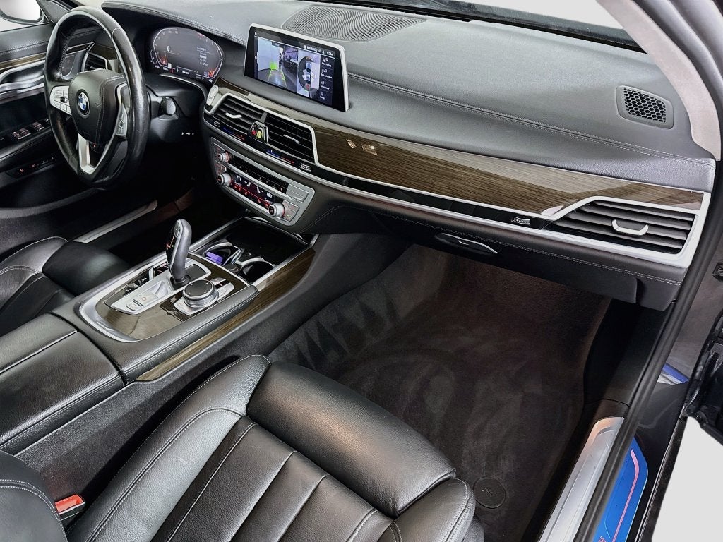 2022 BMW 7 Series 740i