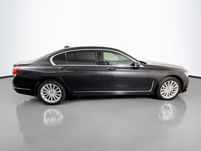 2022 BMW 7 Series 740i