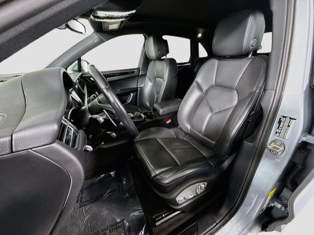 2023 Porsche Macan Base